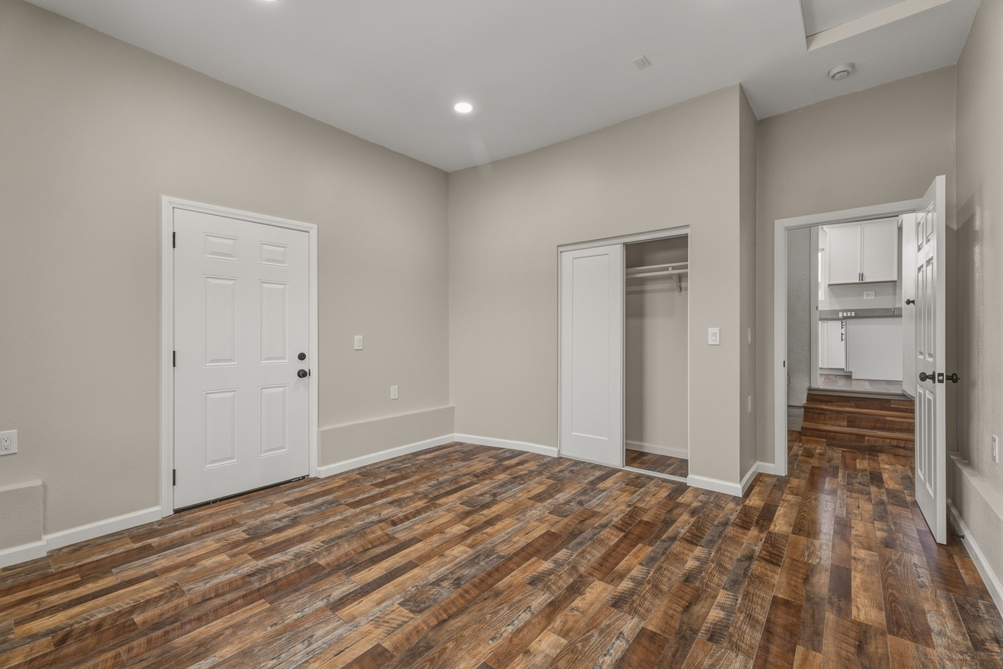 796 N Mount Vernon Ave