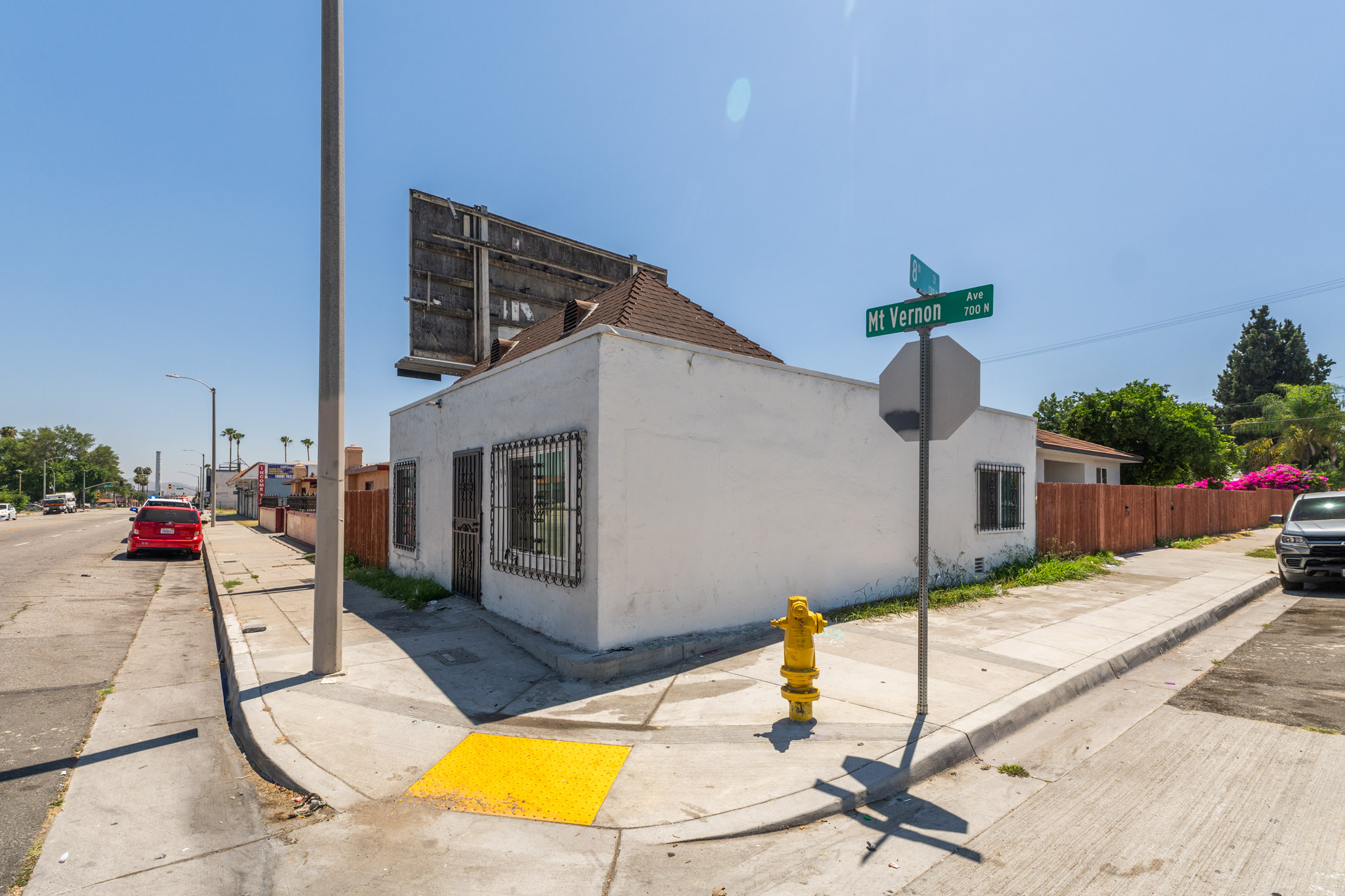 796 N Mount Vernon Ave