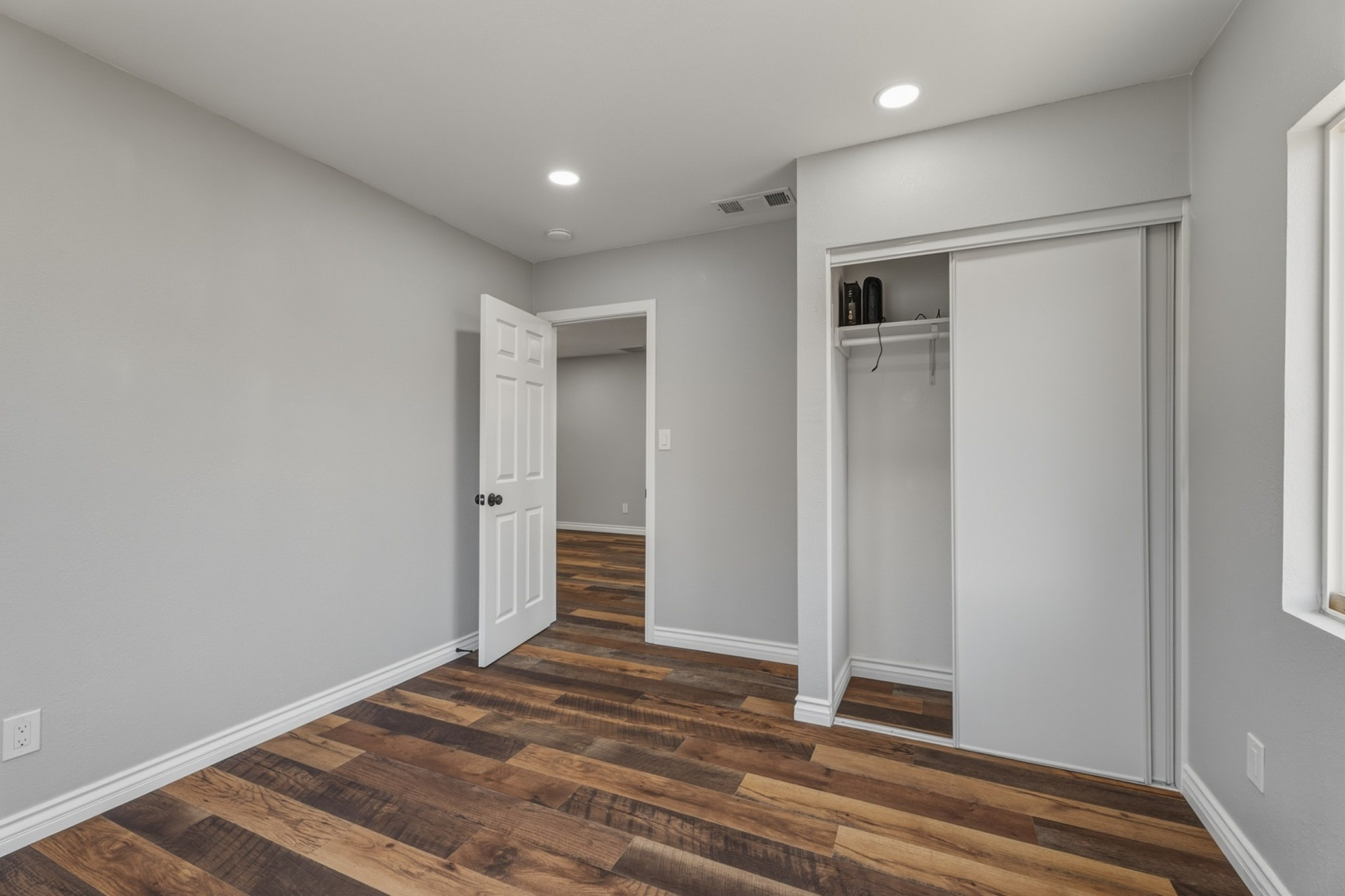 796 N Mount Vernon Ave
