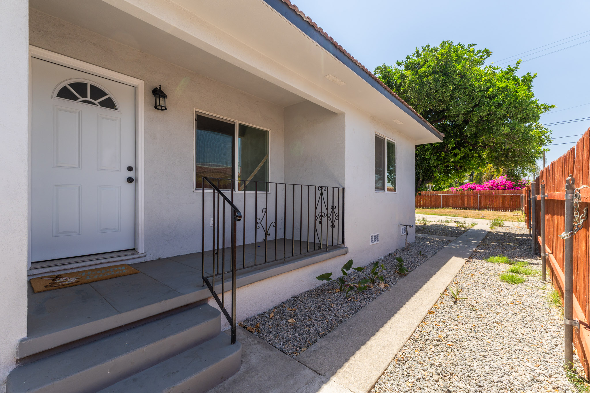 796 N Mount Vernon Ave