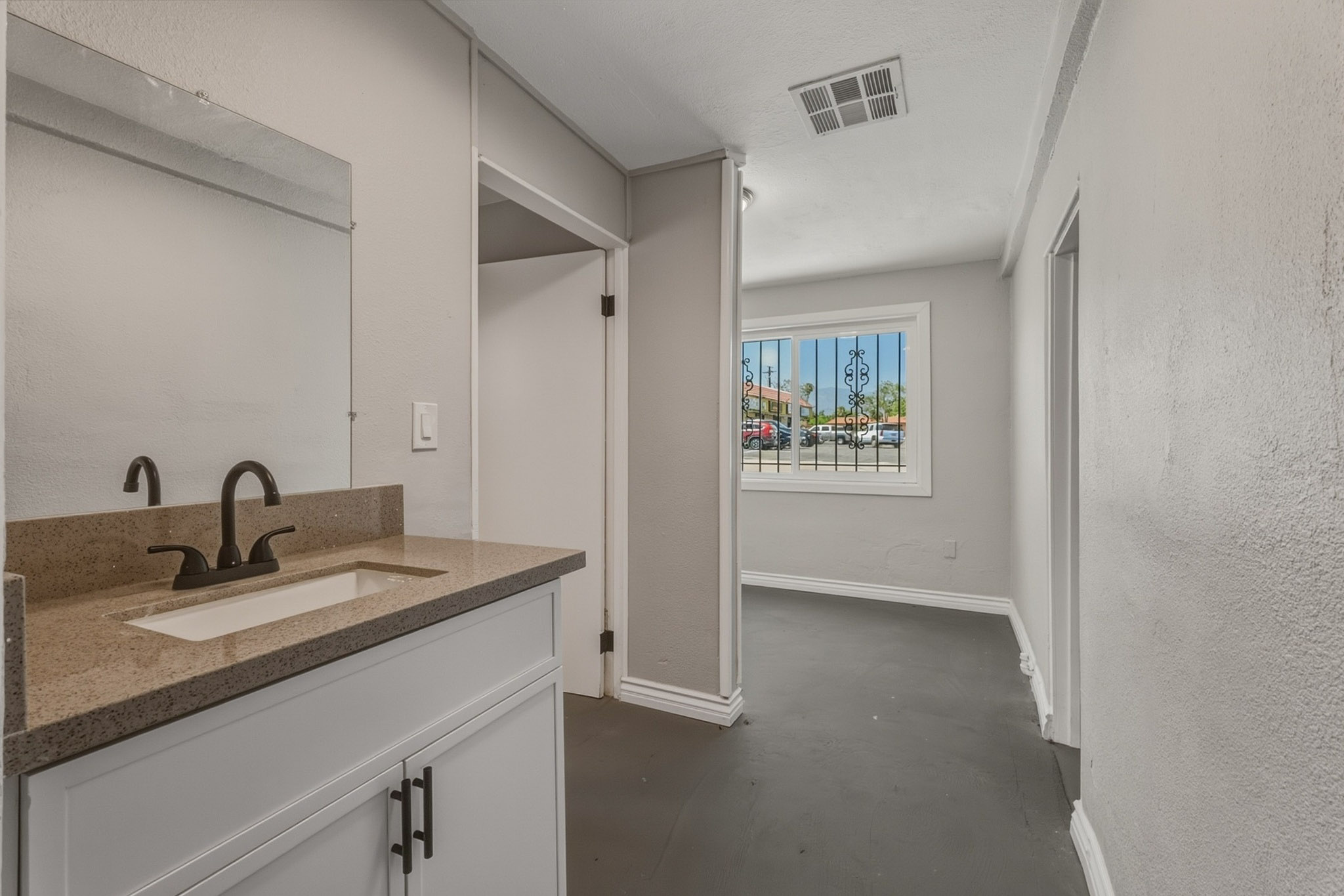 796 N Mount Vernon Ave