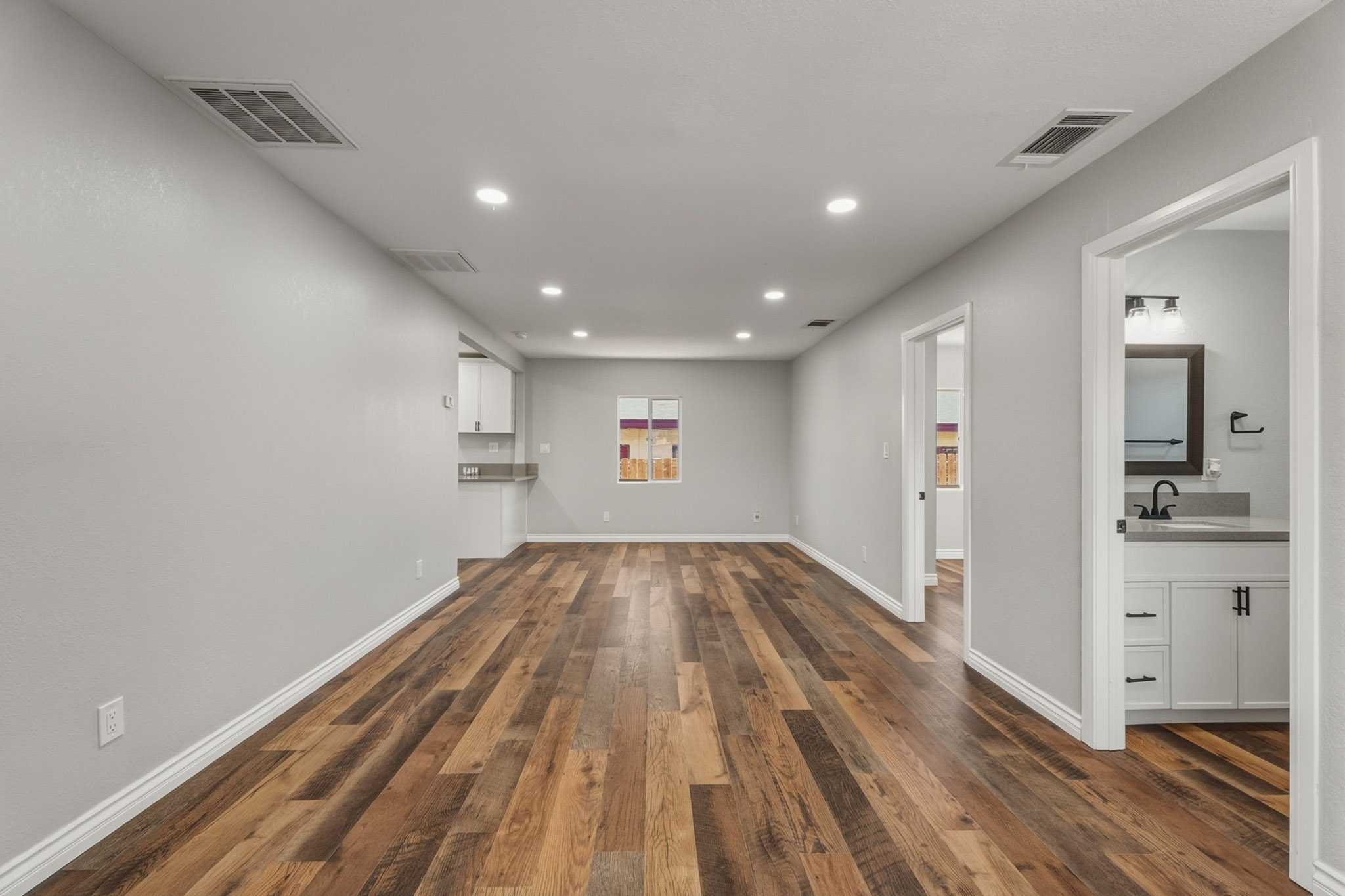796 N Mount Vernon Ave